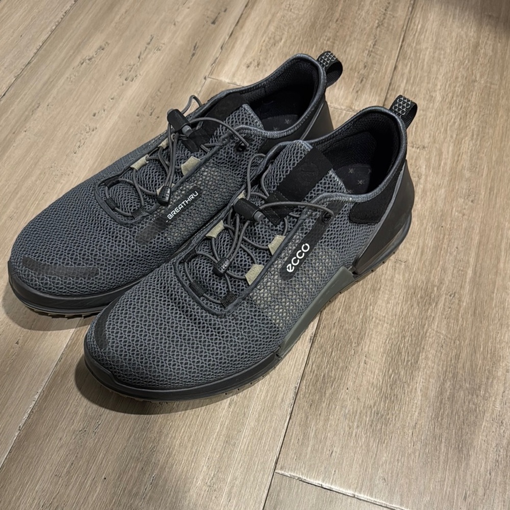 ECCO Men's Gray Sneakers